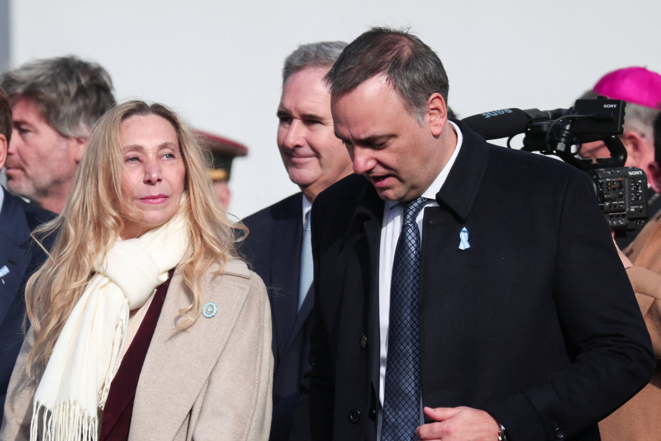 Manuel Adorni junto a Karina Milei en el Te Deum del 25 de mayo. REUTERS/ Tomas Cuesta
