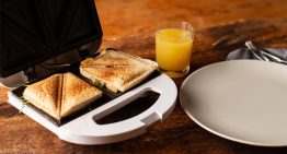 Así es la sandwichera 3 en 1 de Philips con placas antiadherentes extraíbles que se limpia sin enfuerzo