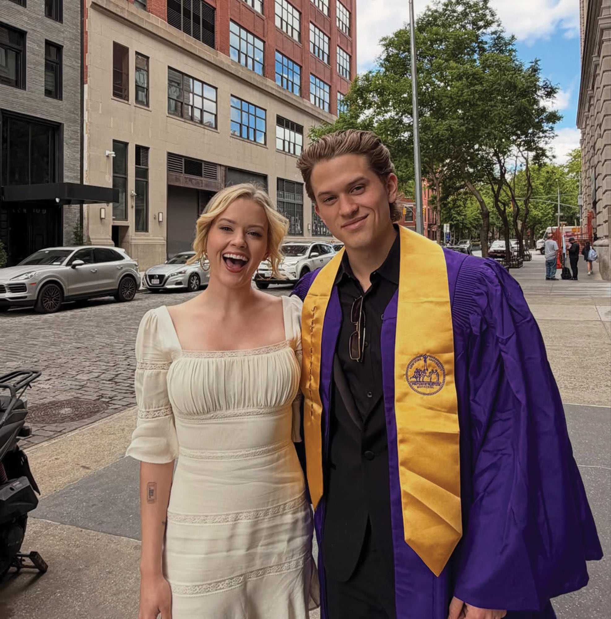 Deacon con su hermana Ava