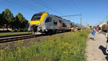 Un tren chocó contra un autobús escolar en Bélgica y hay varios muertos