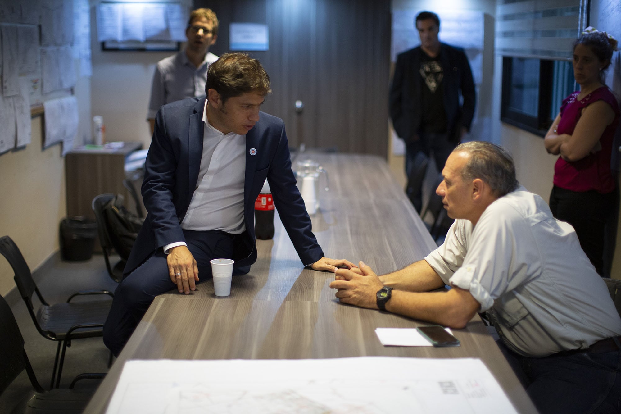 PROBLEMA ACUCIANTE. El gobernador de la provincia, Axel Kicillof, y su ministro de Seguridad, Sergio Berni, en la departamental policial de Ciudad Evita, en marzo de este año 