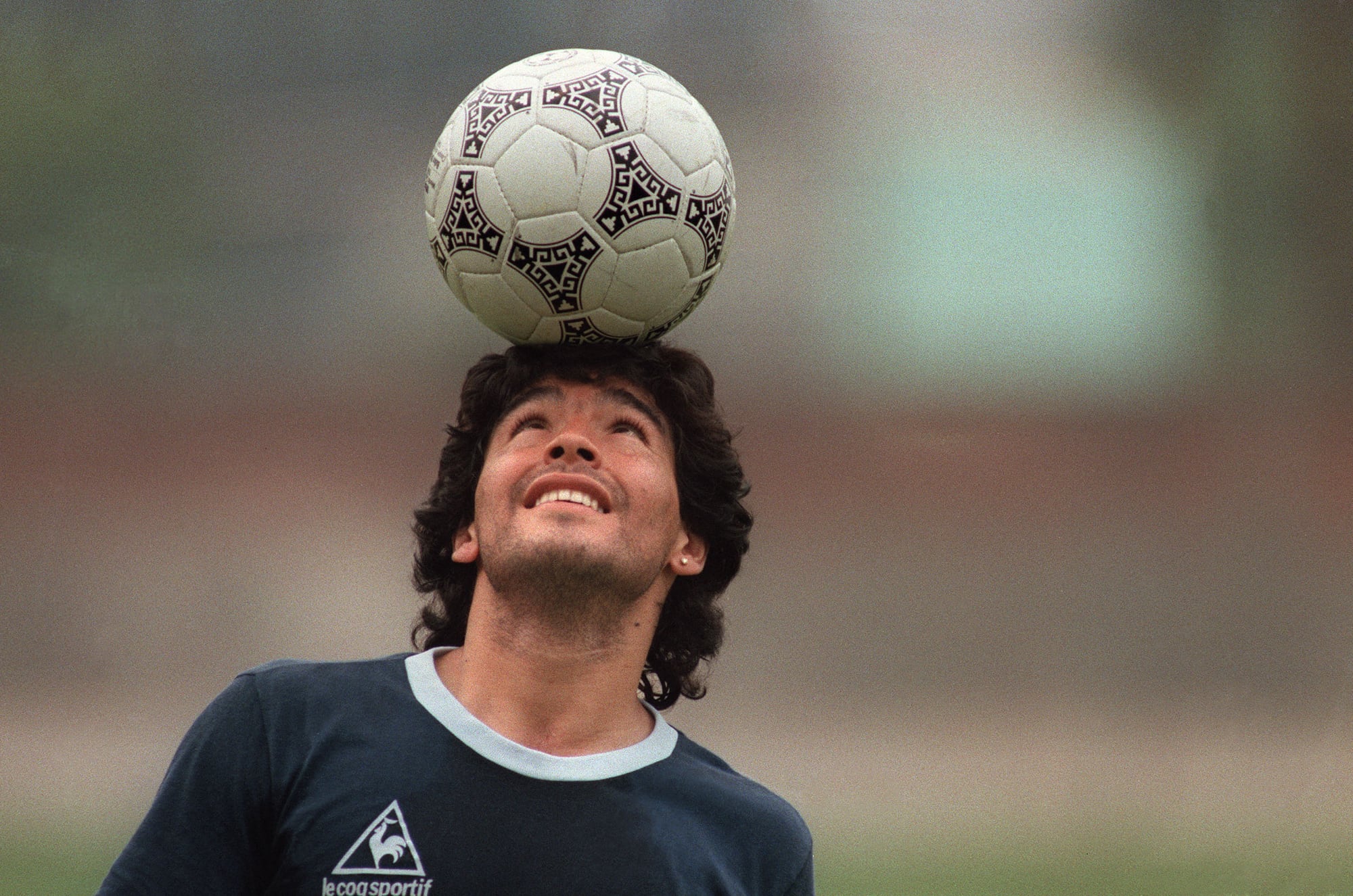 La pelota del mundial de 1986, manejada a la perfección por Diego Armando Maradona
