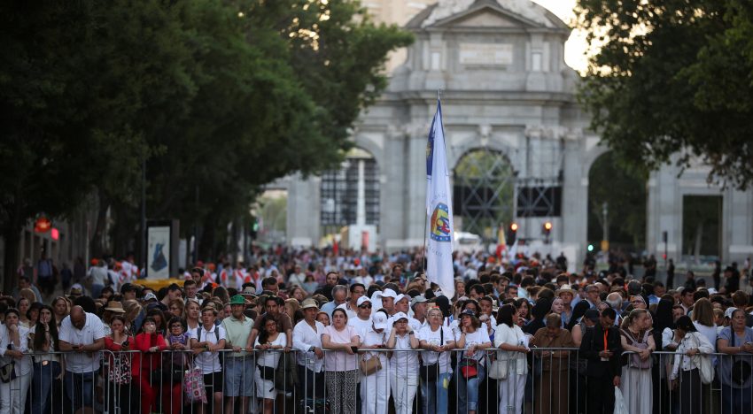Visita del Papa León XIV, en directo | Miles de personas se congregan en Cibeles para la misa del Papa