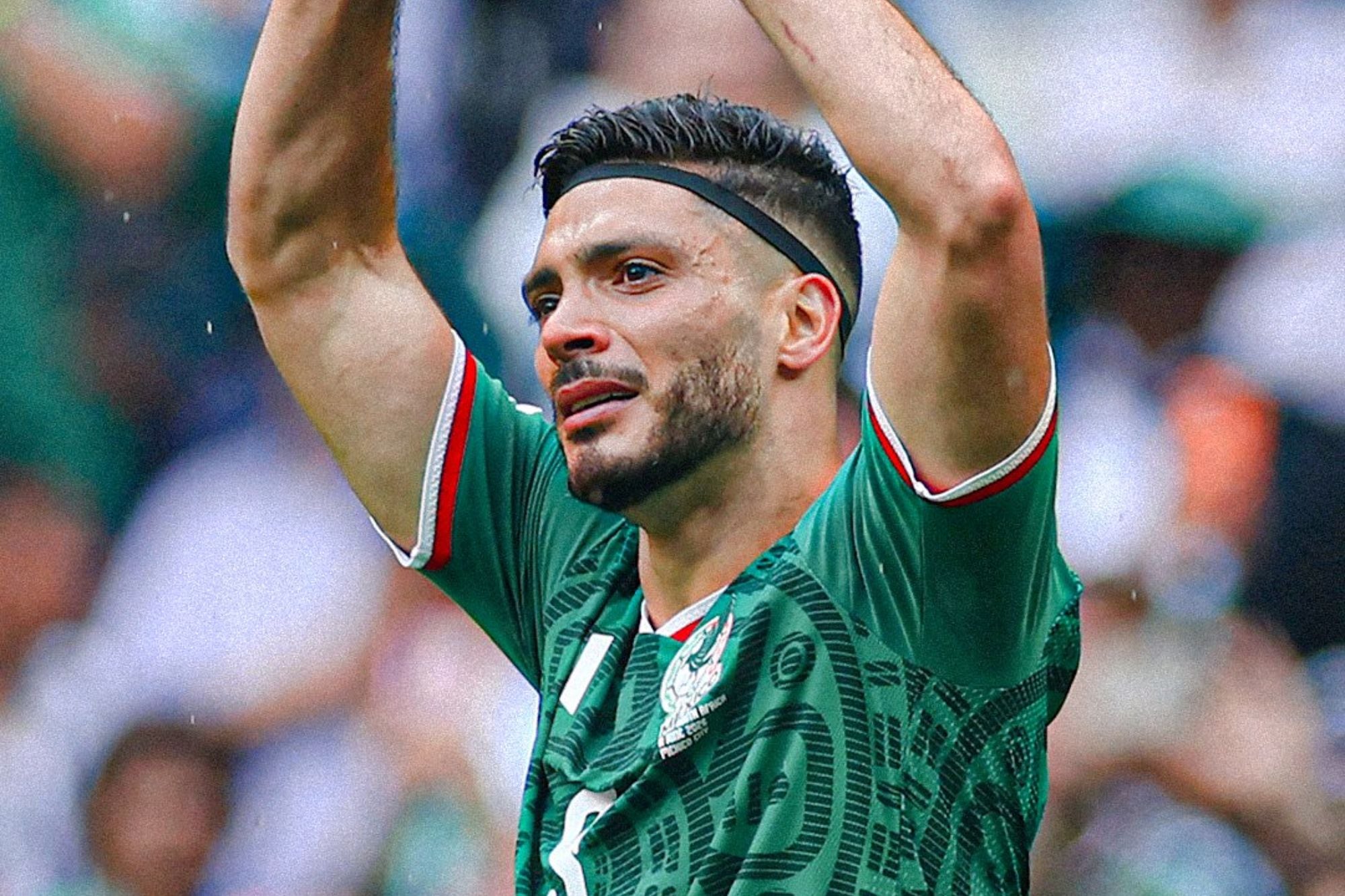Raúl Jiménez tras celebrar su anotación durante el partido inaugural