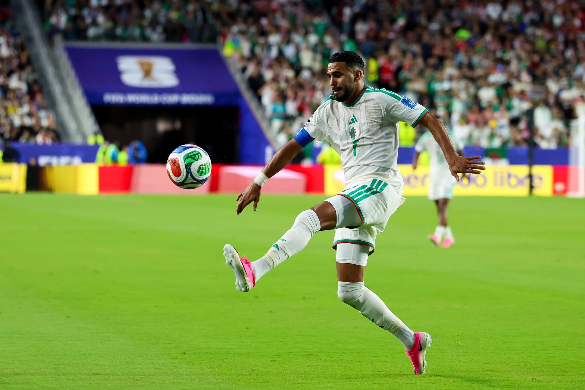 Riyad Mahrez mostró algunas pinceladas de su zurda  Photo: Chris Putnam/ZUMA Press Wire/dpa