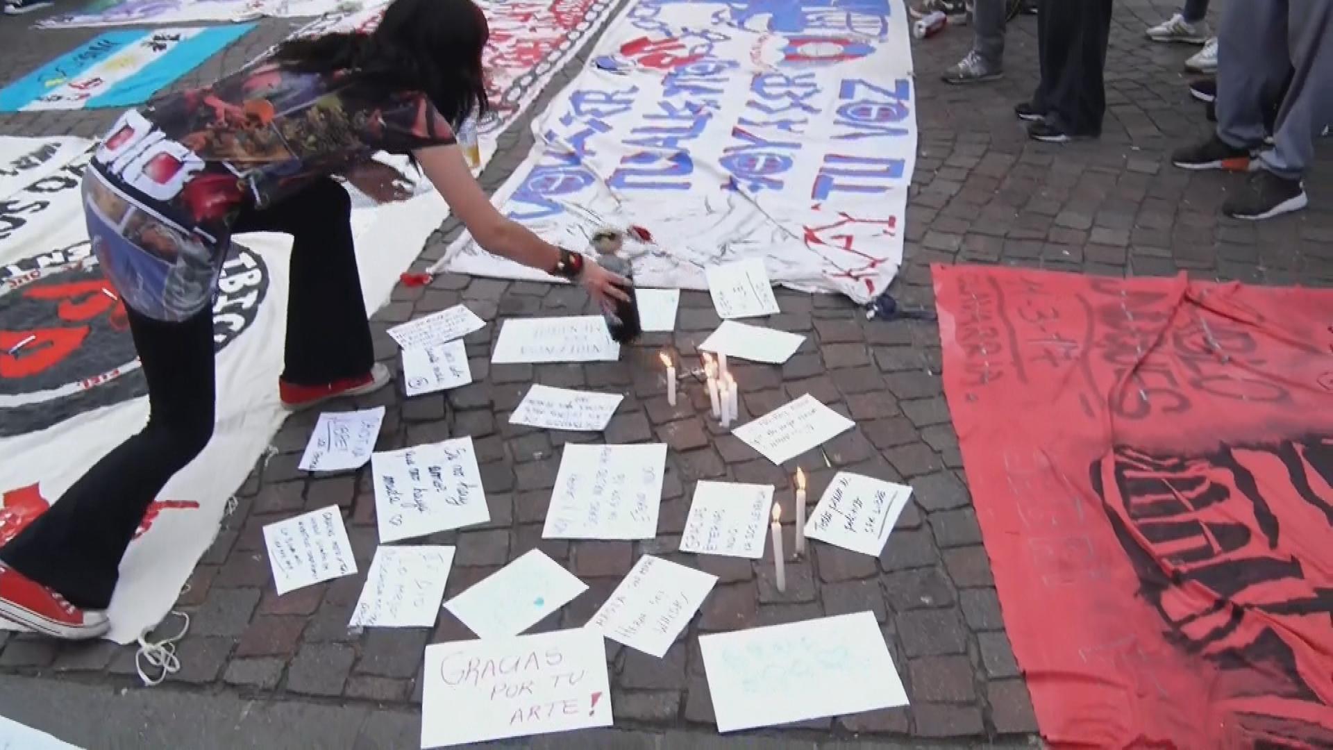 Comenzó el banderazo de los fanáticos del Indio Solari en el Obelisco. (Foto: captura TN)