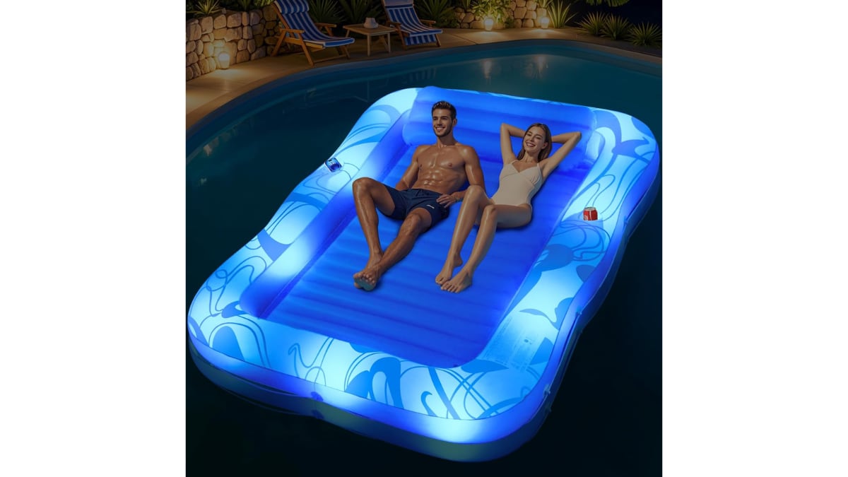 Colchoneta de piscina con luces solares.