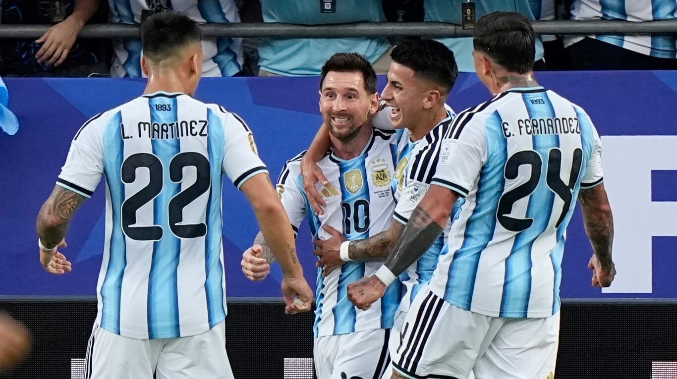 Lionel Messi abrió el marcador en el debut de la Selección argentina ante Argelia. (Foto: AP)