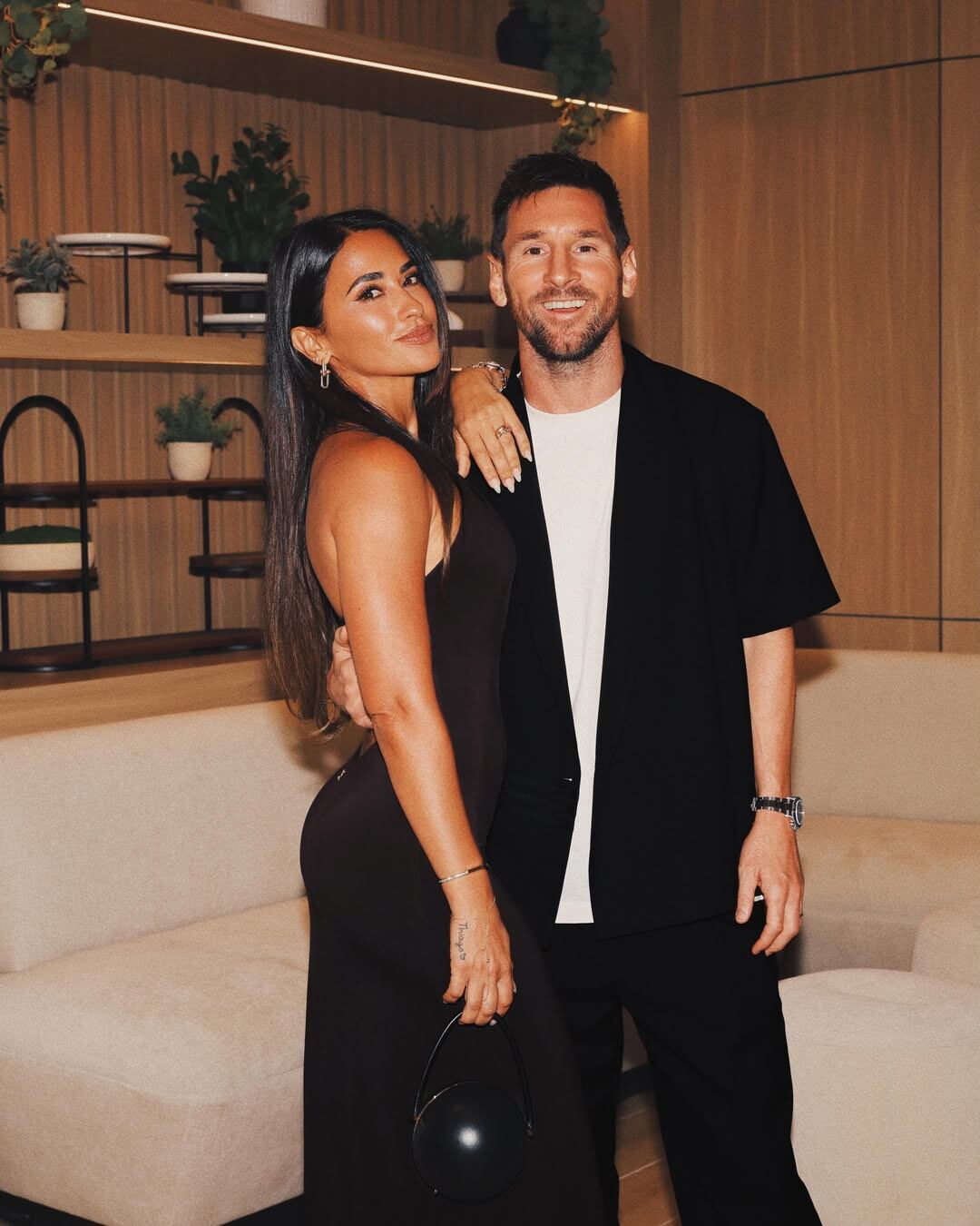 Lionel Messi y Antonela Roccuzzo desplegaron elegancia. (Foto: Instagram/@antonelaroccuzzo)
