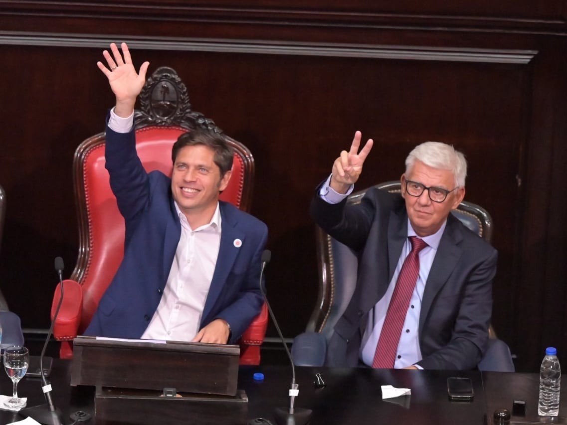 Kicillof y Dichiara, en el recinto de la Cámara de Diputados bonaerense