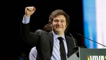 Javier Milei, sobre Manuel Adorni: “Si la Justicia lo considera culpable, lo vuelo de una patada”