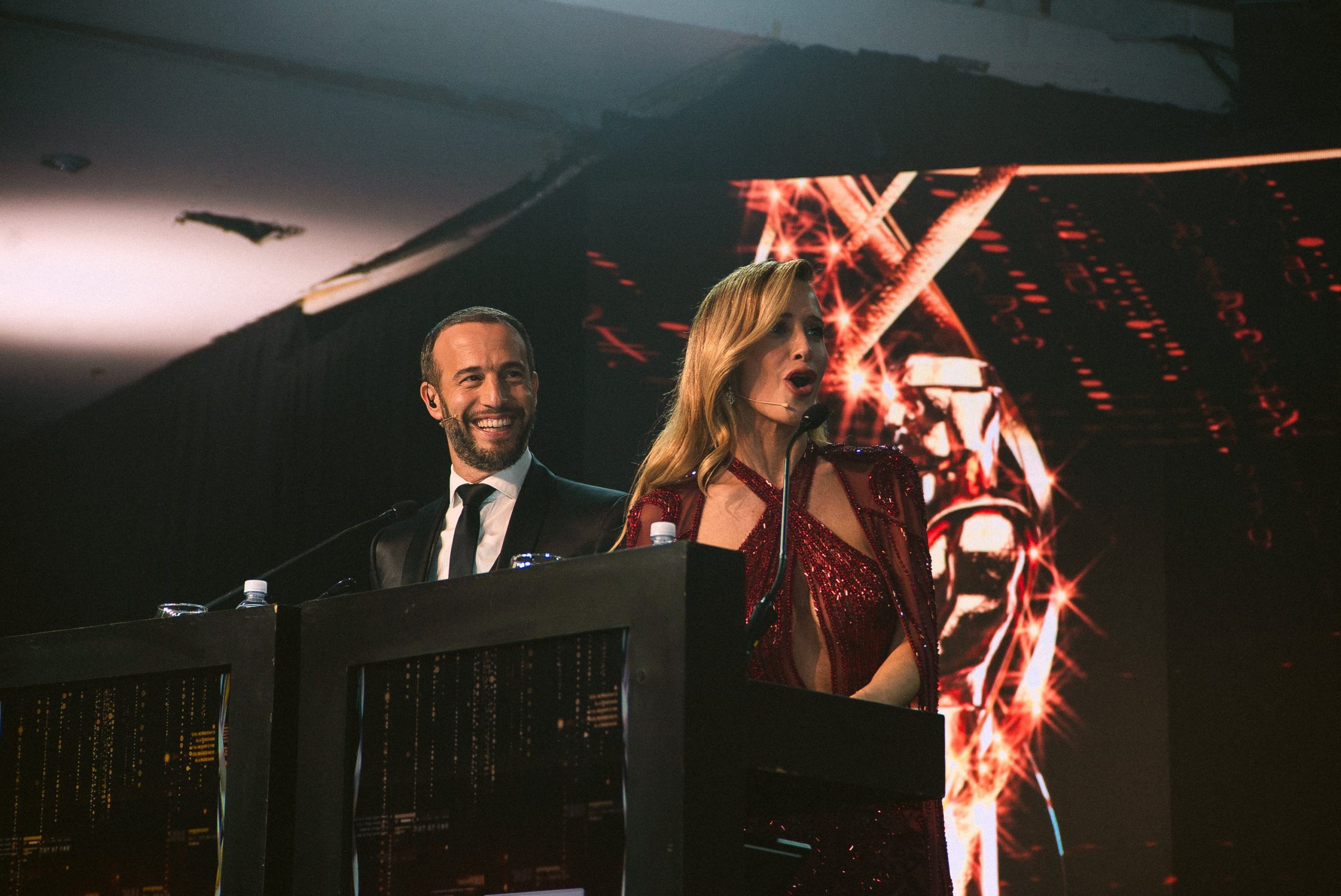 Julieta Prandi y Nacho Girón a cargo de la conducción de la gala (Foto: Prensa Aptra)