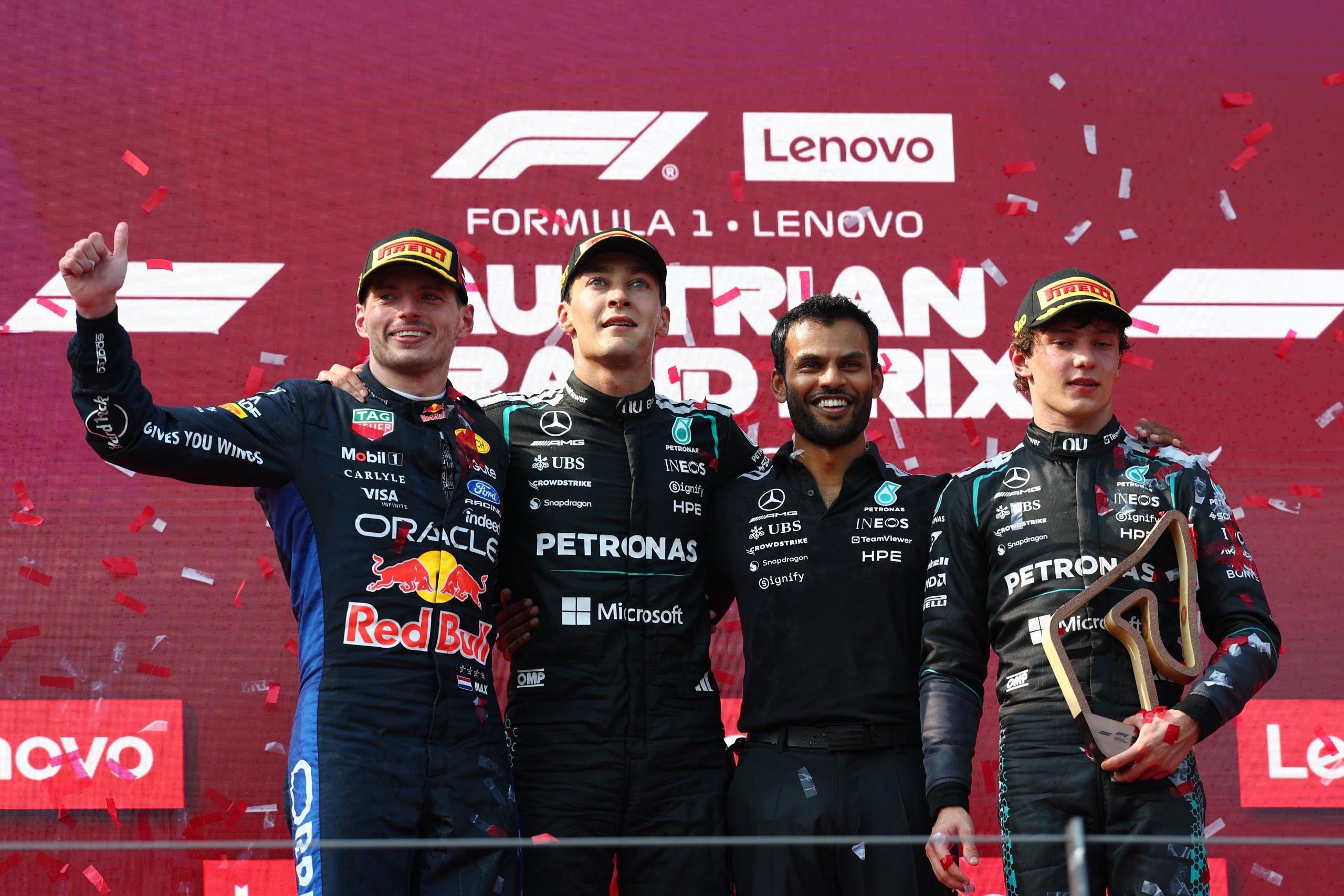 El podio de Austria, compuesto por George Russell, Max Verstappen y Andrea Kimi Antonelli