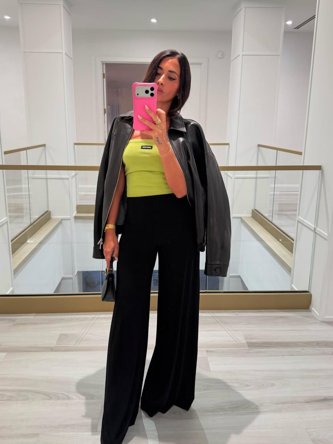 Antonela Rocuzzo mostró su look cómodo, elegante y de lujo Foto: @antonelarocuzzo