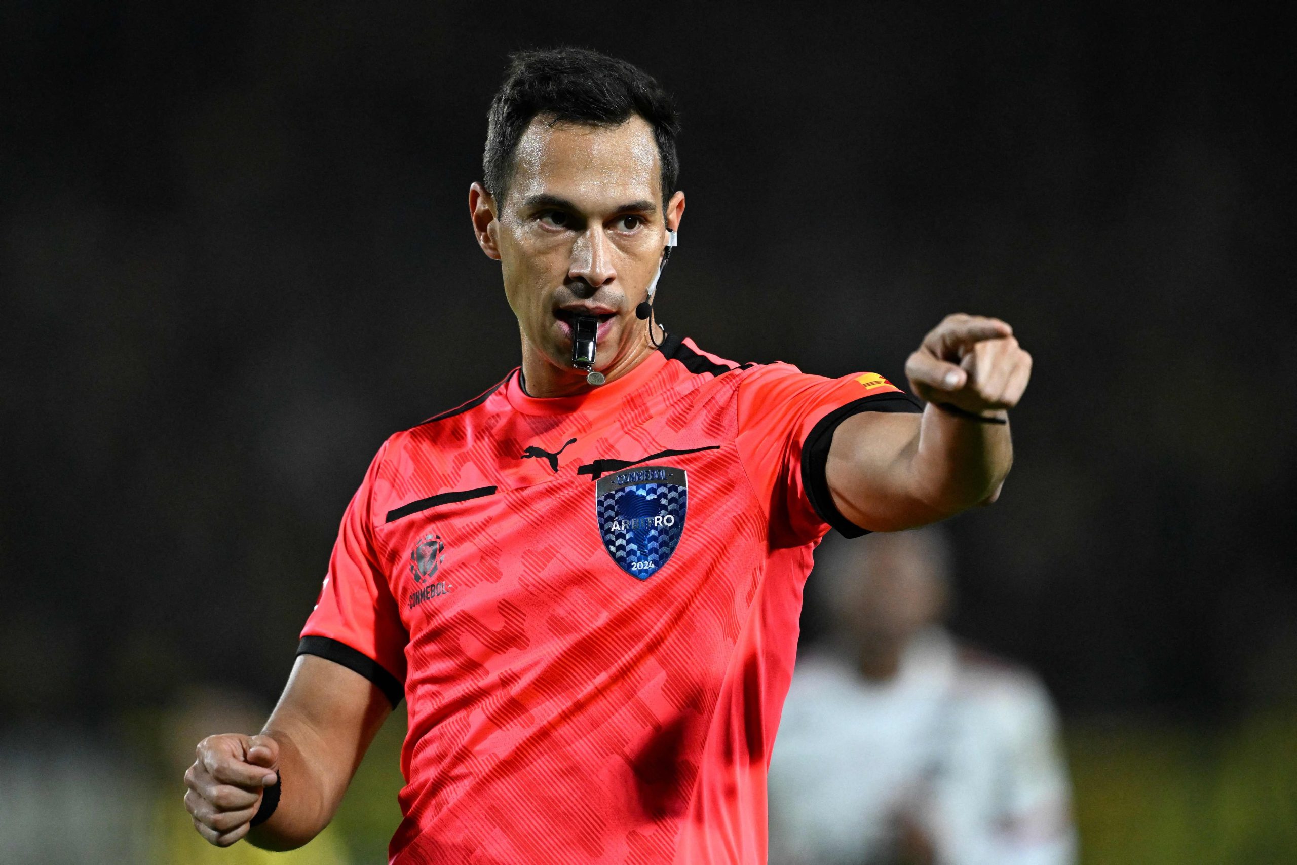 El debut del árbitro argentino Facundo Tello en el Mundial.