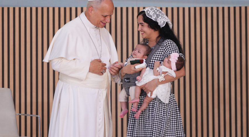 Visita del papa León XIV, en directo | El Papa advierte contra las “ideologías mundanas” y pide no caer “en conclusiones engañosas”