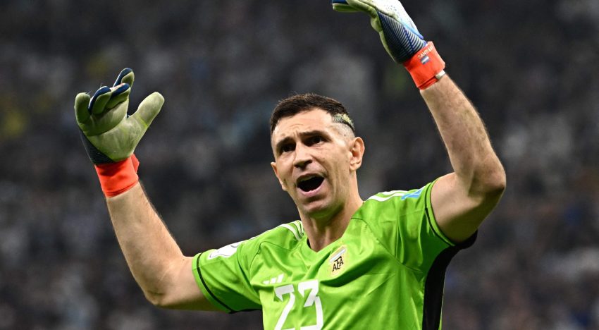 Juventus avanza por Dibu Martínez: la oferta millonaria que evalúa Aston Villa