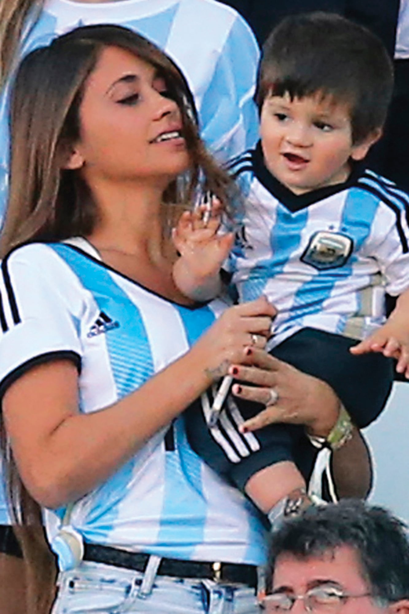 Con Thiago a upa saludando a papá desde la platea, también en 2014