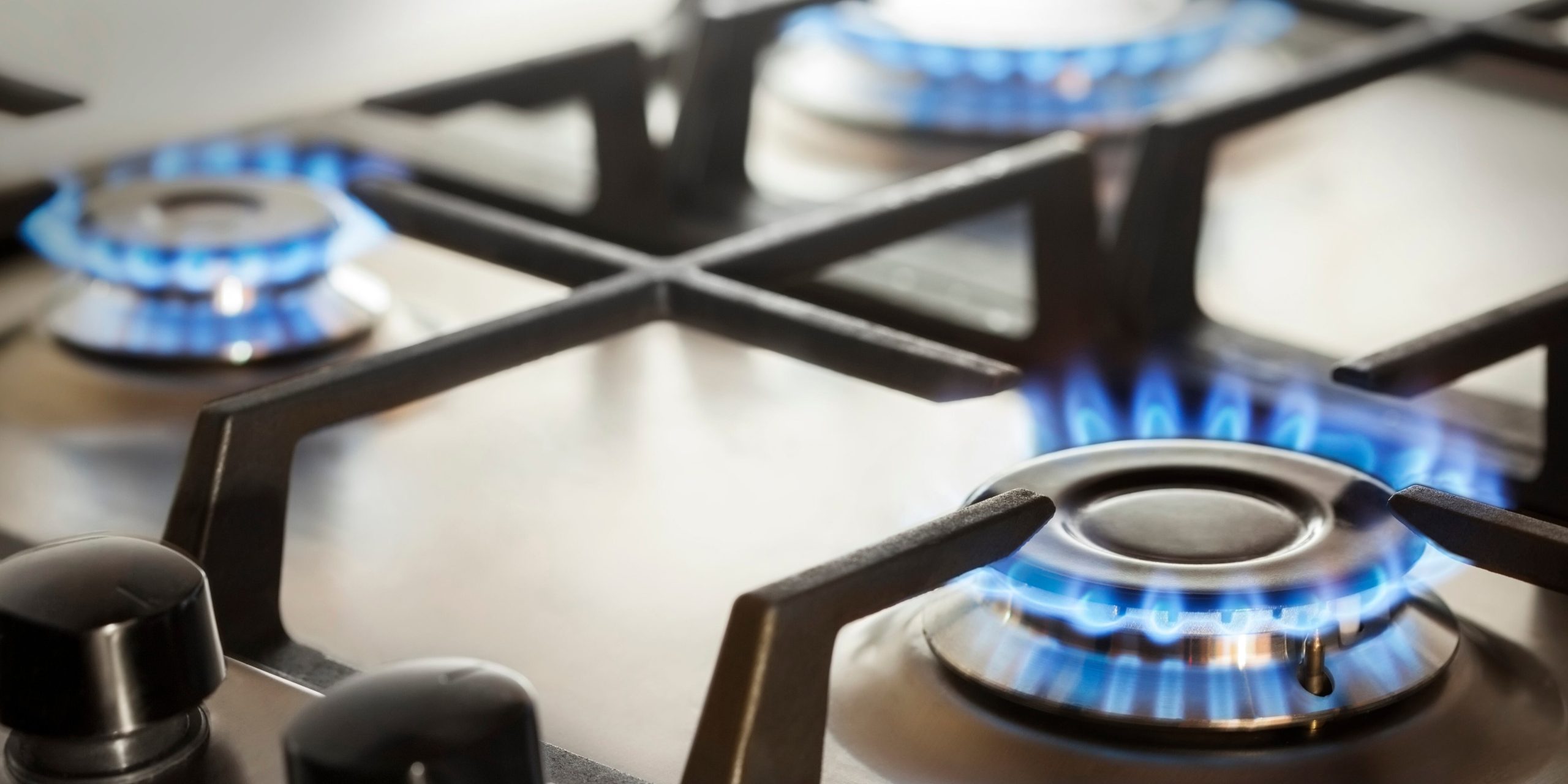 La principal hipótesis es que las víctimas murieron intoxicadas con monóxido de carbono. (Foto: Adobe Stock)