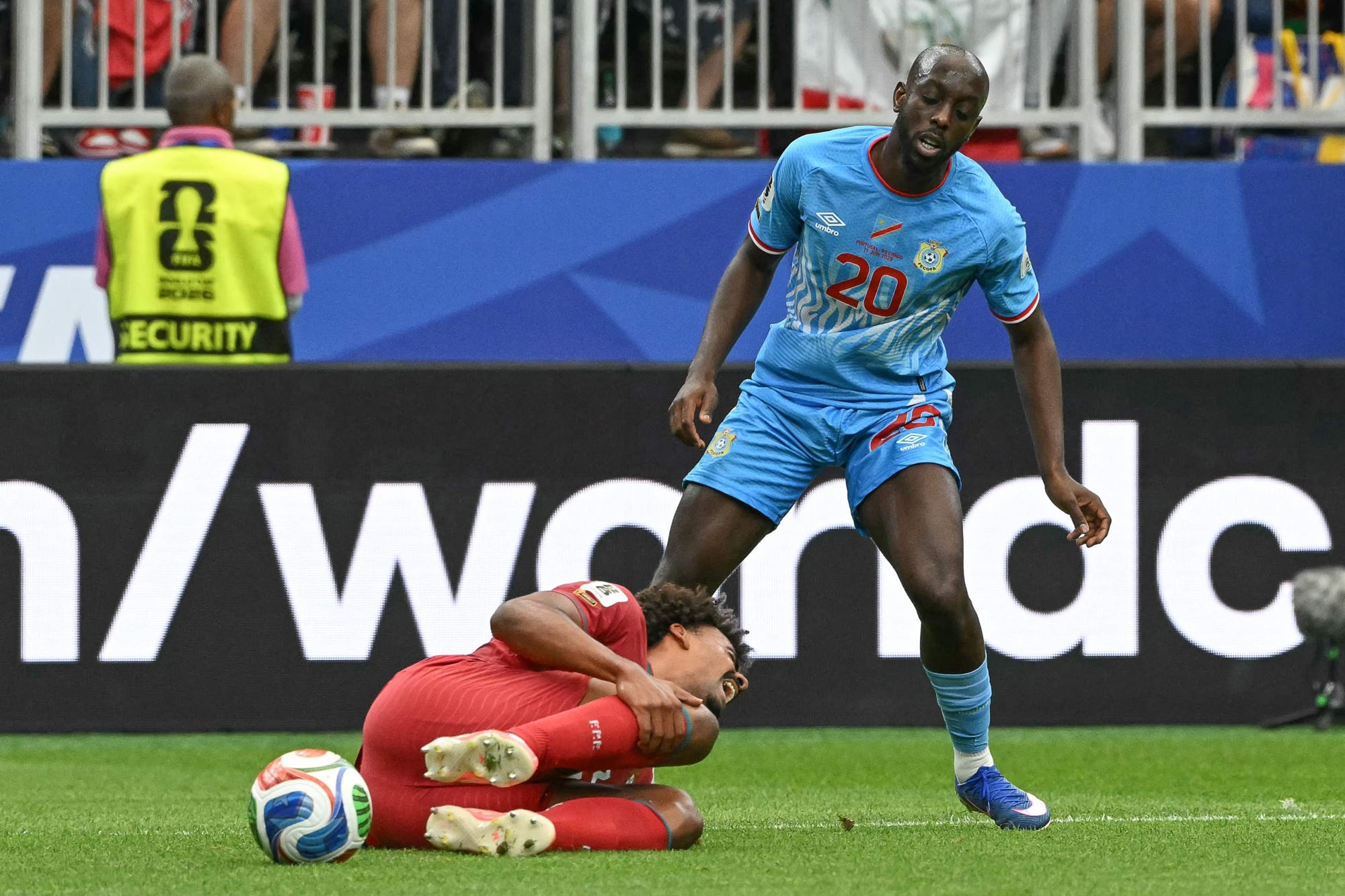 Yoane Wissa durante el enfrentamiento entre Congo y Portugal