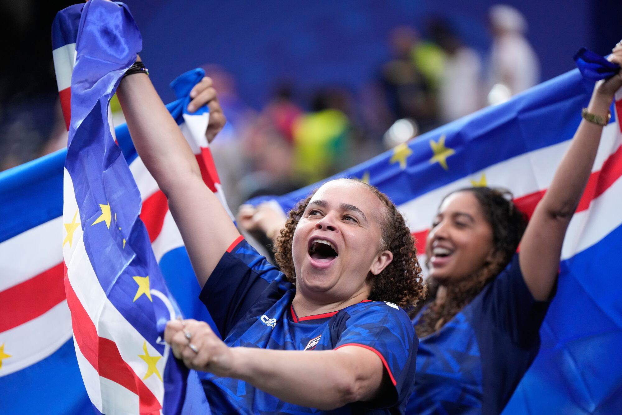 Las fanáticas sueñan con otra jornada histórica para Cabo Verde (AP Photo/Ashley Landis)
