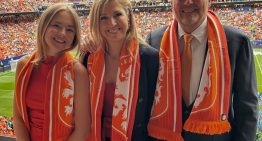 Máxima y Guillermo viajaron para ver a Países Bajos en el Mundial y sorprendieron con su look futbolero