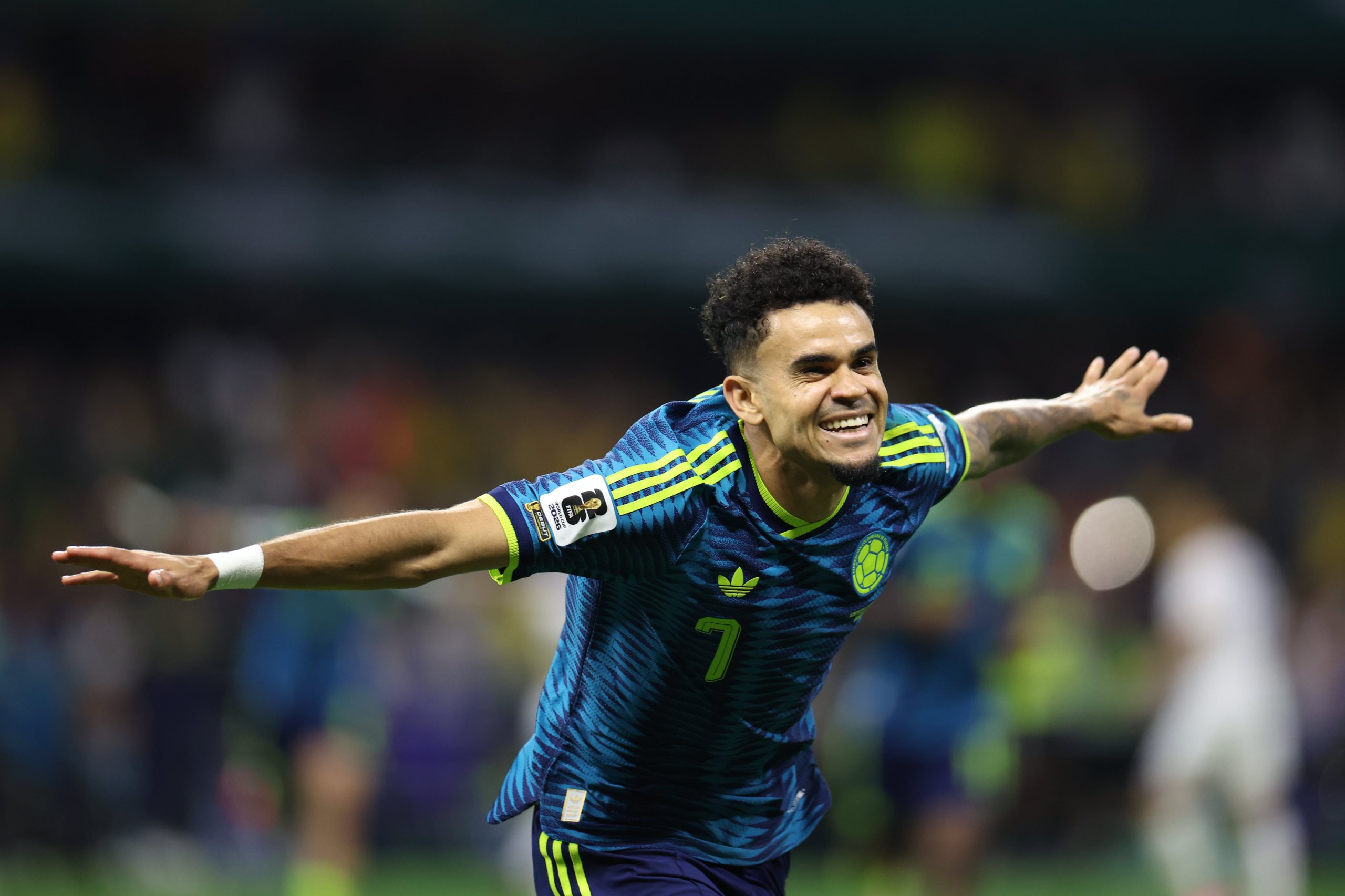 El debut de Luis Díaz en un Mundial fue mucho para el de Uzbekistán: asistió y anotó en el 3-1 de Colombia.
