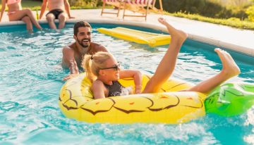 Estas son las colchonetas e inflables más divertidos para inaugurar la temporada de piscina