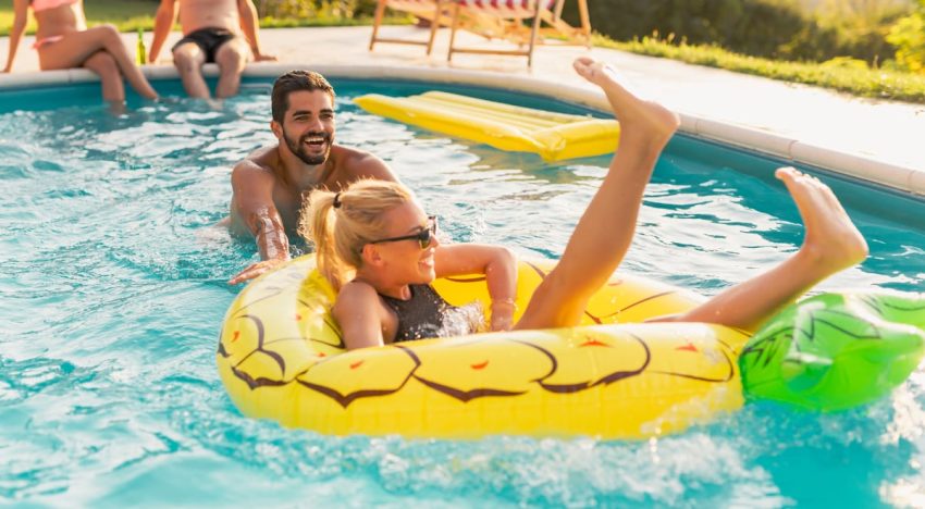 Estas son las colchonetas e inflables más divertidos para inaugurar la temporada de piscina