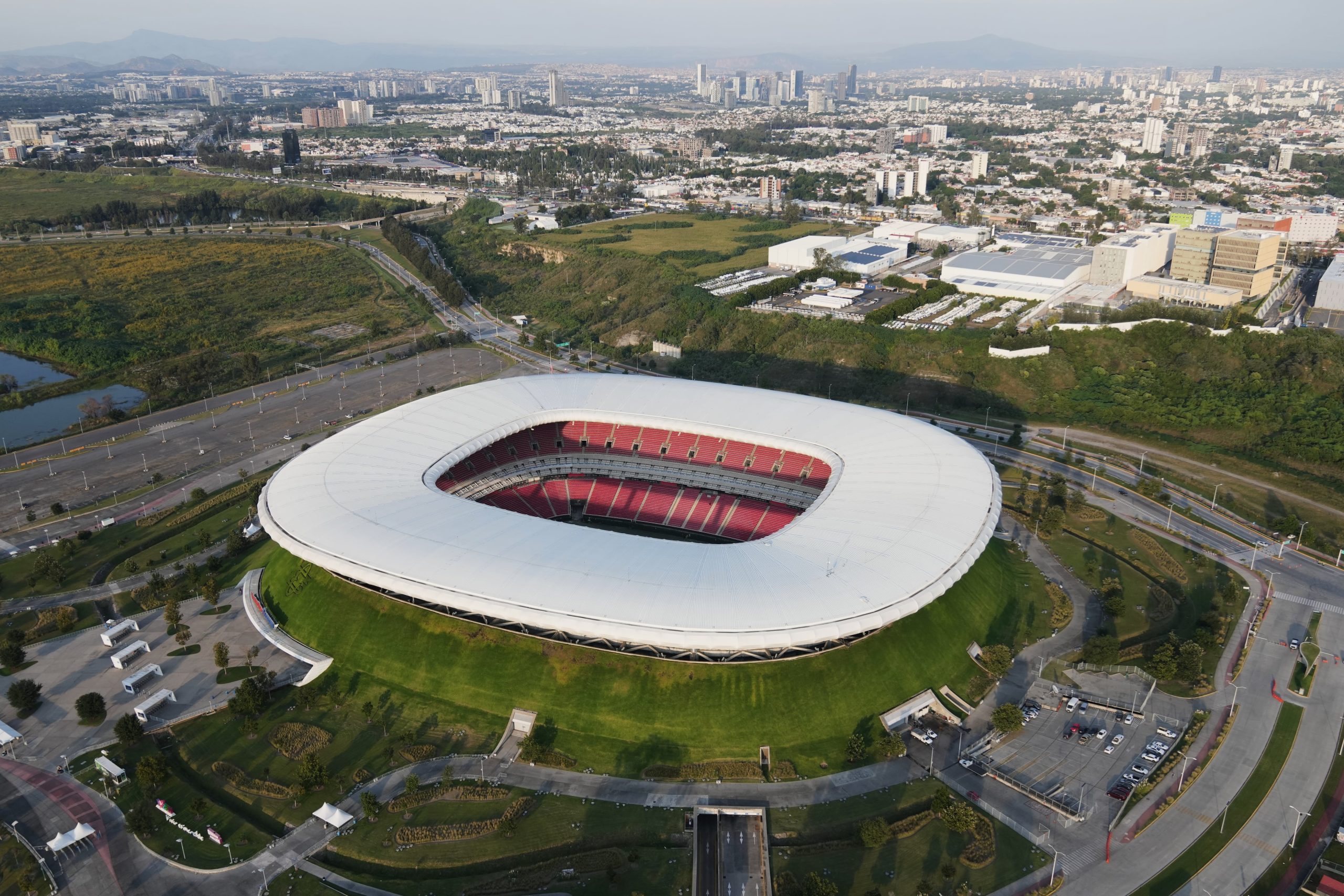ARCHIVO - Vista del estadio Akron, sede del Mundial 2026, en Guadalajara, México, el jueves 16 de octubre de 2025. (AP Foto/Eduardo Verdugo)