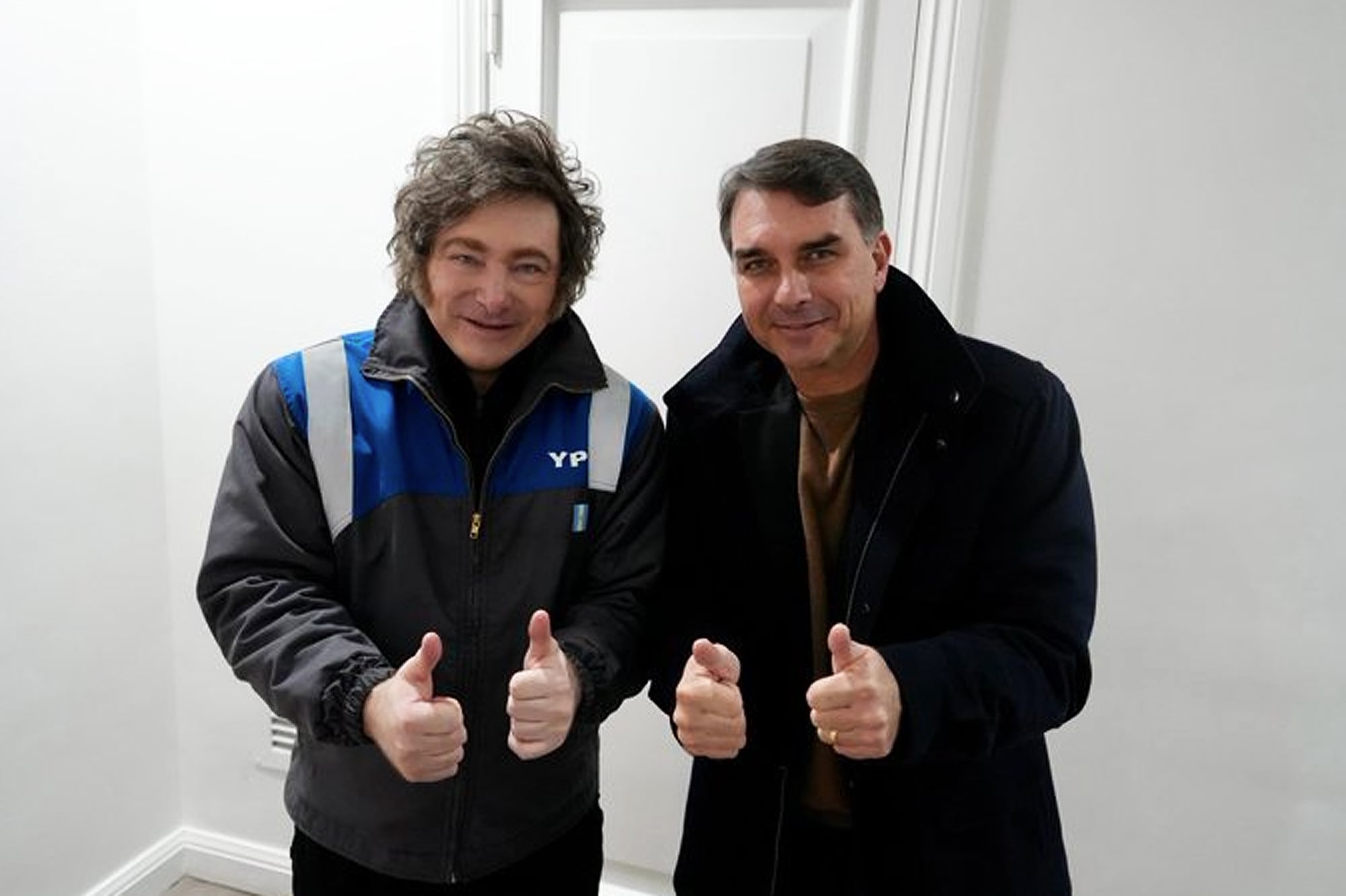 Javier Milei recibió hoy al senador y candidato a presidente de la República Federativa de Brasil, Flávio Bolsonaro