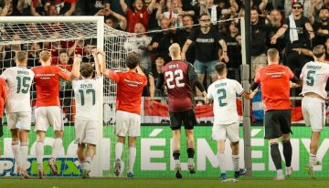 El momento en el que una “cámara araña” cae sobre la cancha en pleno partido entre Hungría y Kazajistán
