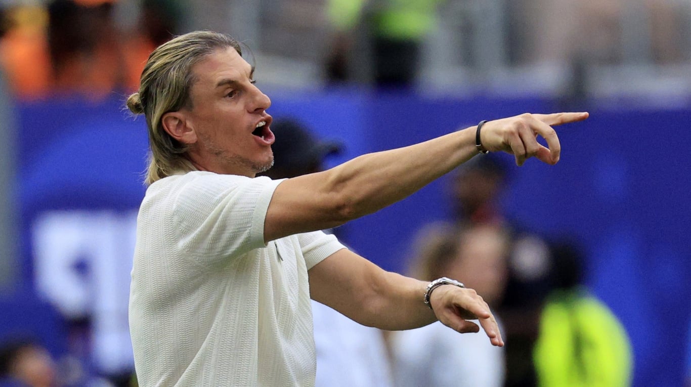 El reclamo de Sebastián Beccacece durante la caída de Ecuador con Costa de Marfil en el Mundial 2026. (Foto: EFE)