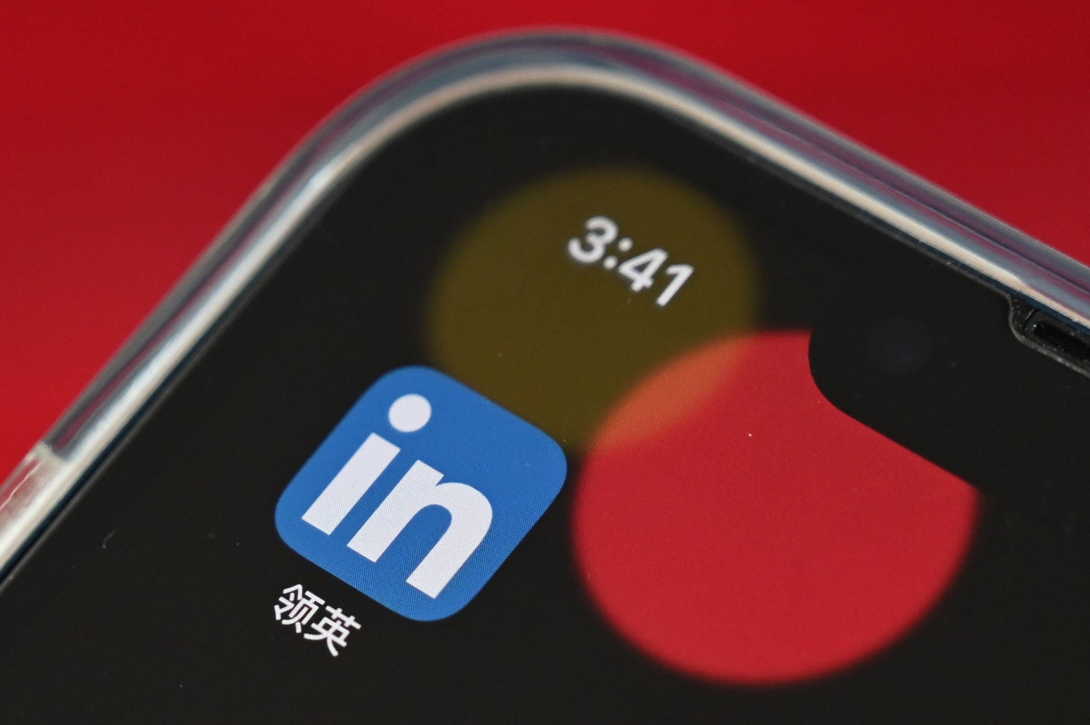Cinco Ojos señaló que la inteligencia china basó este esquema de espionaje en la red social LinkedIn, además de en otras plataformas como Upwork e Indeed. (Foto: AFP/Greg Baker)