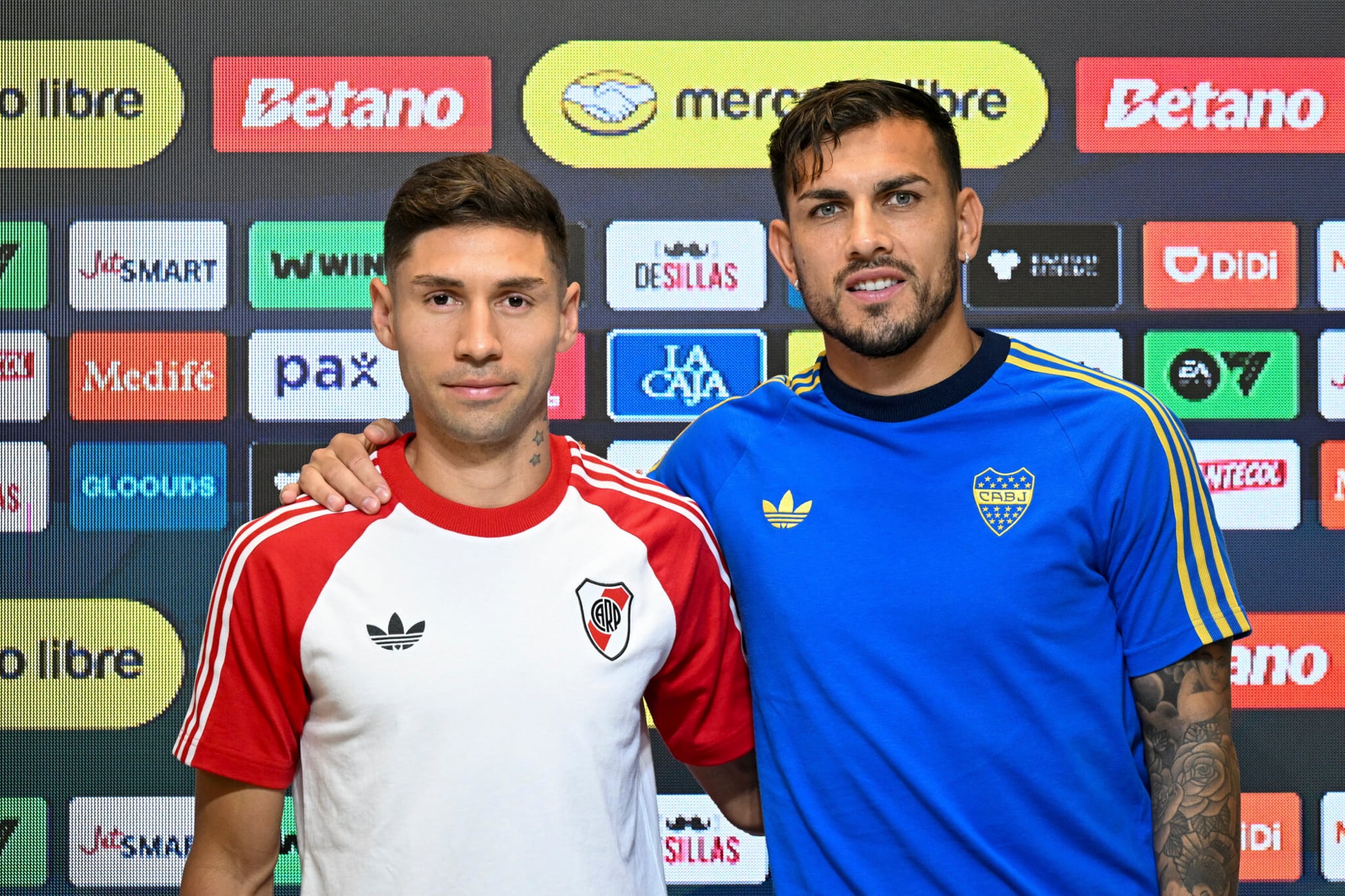 Conferencia de prensa en el predio de AFA en la que participan Chiqui Tapia, los presidentes de River y Boca, Di Carlo y Riquelme, y los jugadores Paredes y Montiel