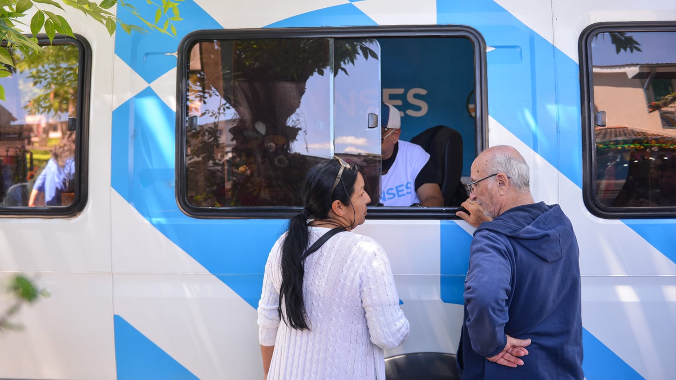 El Gobierno oficializó el aumento de 2,15% para julio de las jubilaciones, pensiones, AUH y otras prestaciones que paga la ANSES. (Foto: ANSES)