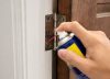 Cómo limpiar las bisagras de una puerta para que deje de hacer ruido al abrirla y cerrarla