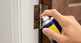 Cómo limpiar las bisagras de una puerta para que deje de hacer ruido al abrirla y cerrarla