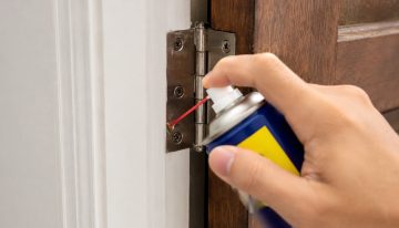 Cómo limpiar las bisagras de una puerta para que deje de hacer ruido al abrirla y cerrarla