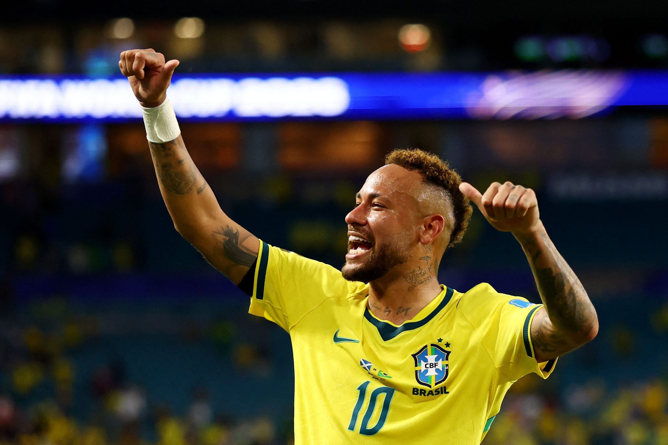 Neymar Jr. volvió a ponerse la camiseta de Brasil después de tres años y fue ovacionado por los hinchas