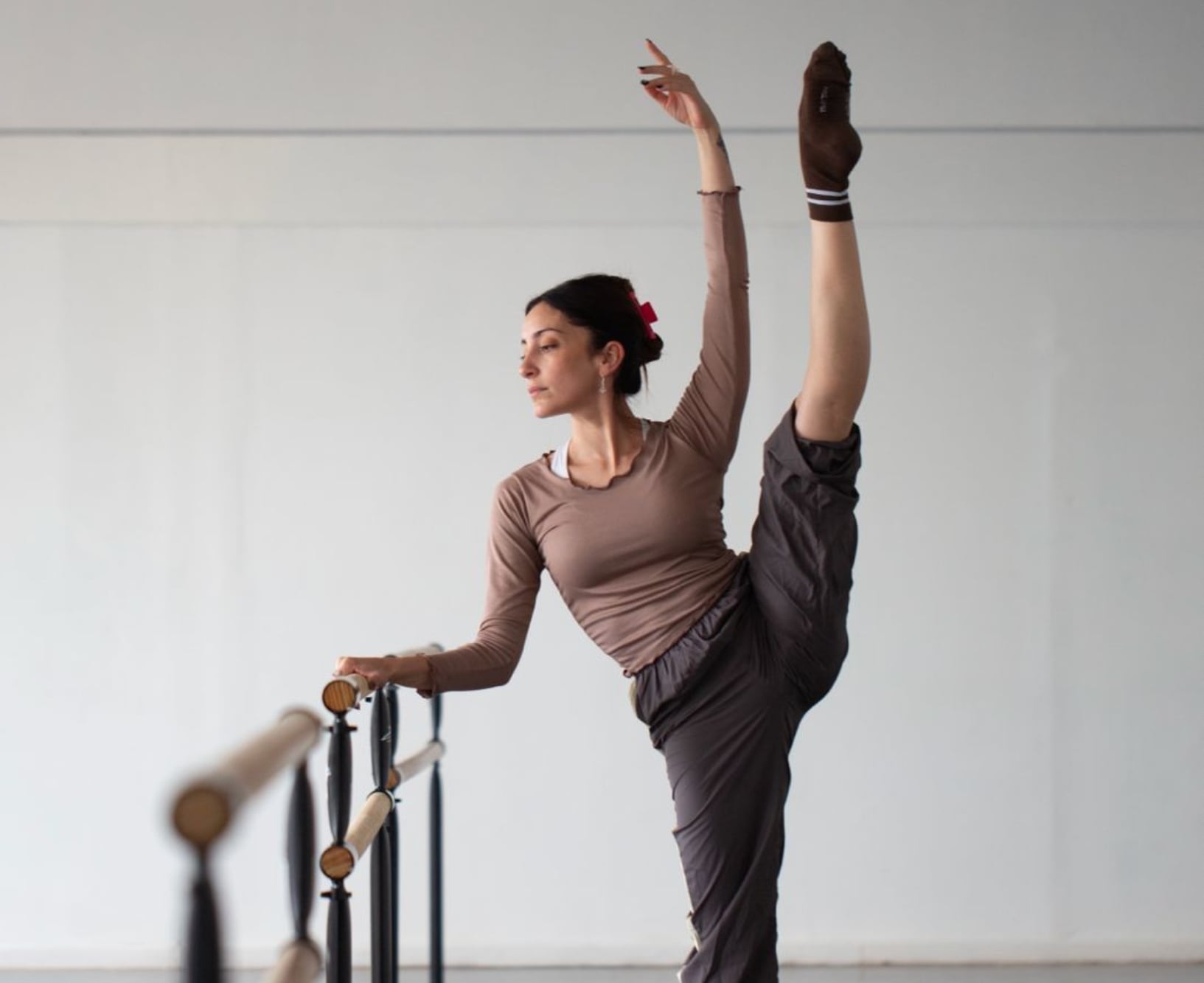 Tras su retiro de la danza, Aldana decidió indagar qué había provocado su lesión, que parecía propia de alguien mucho mayor: artrosis precoz y desmineralización ósea.