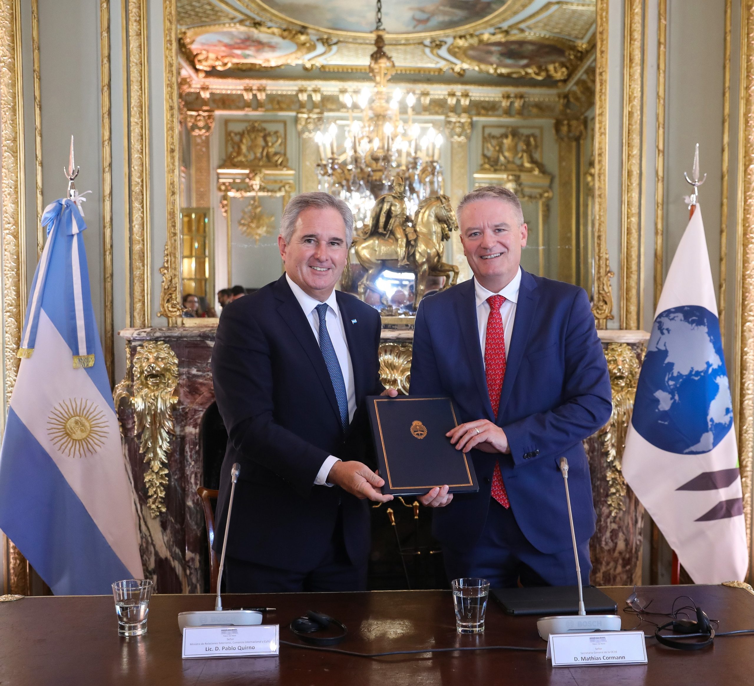 El canciller Pablo Quirno con el titular de la OCDE, Mathias Cormann
