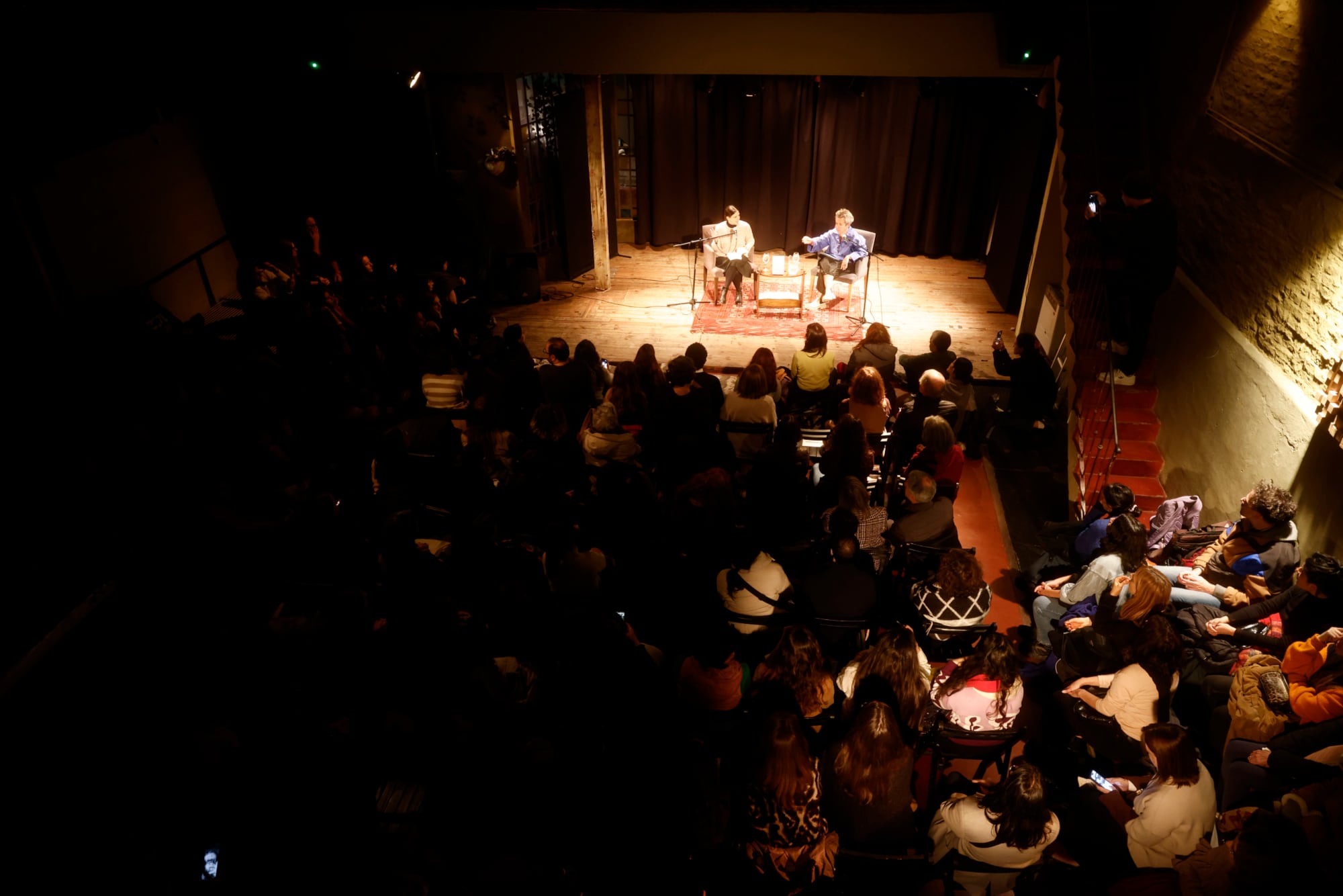 La sala del Centro Cultural Thames se llenó para escuchar a Valeria Luiselli y Gabriela Cabezón Cámara
