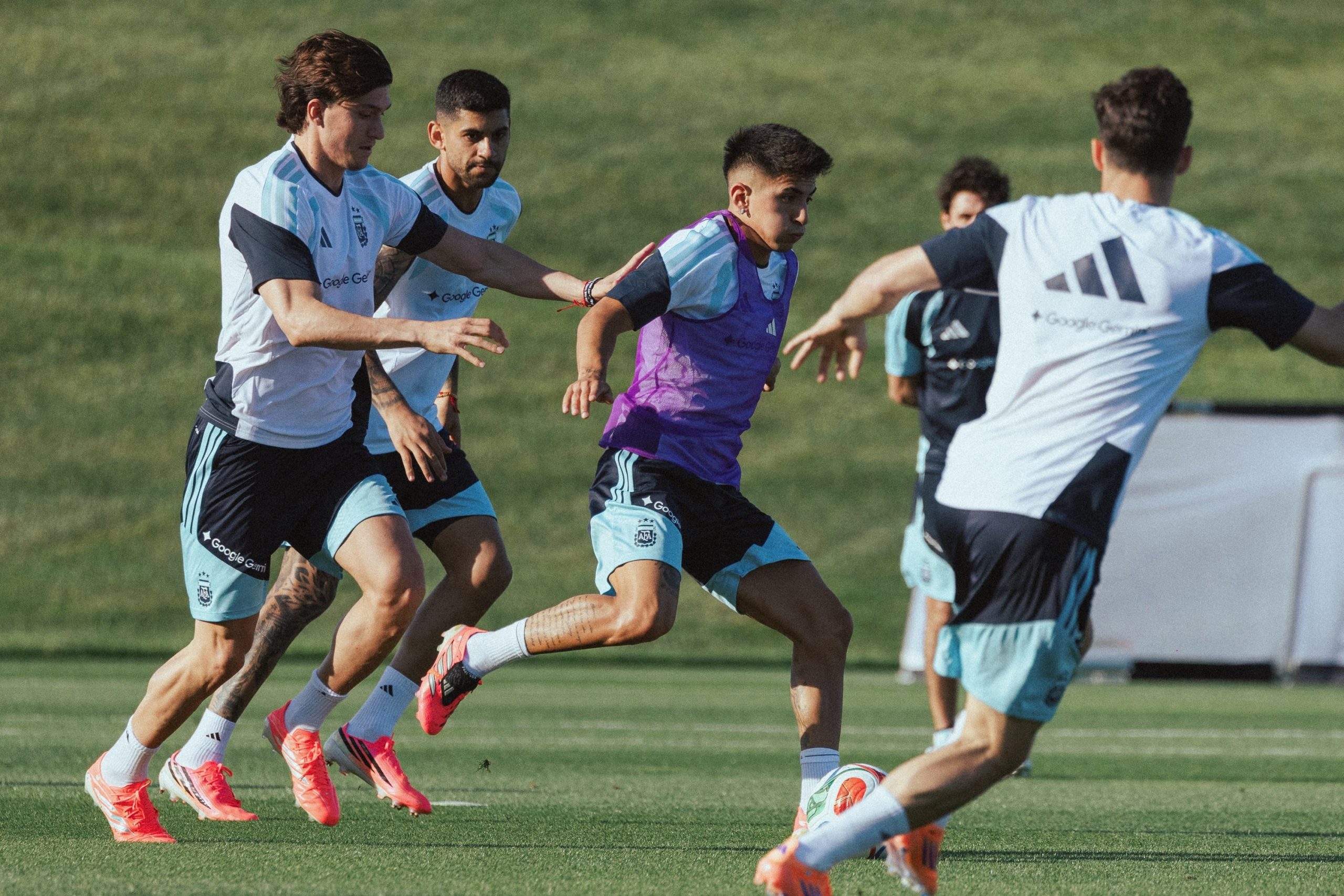 La Selección argentina se entrenó este martes en Kansas. (Foto: @afaseleccion en Instagram)