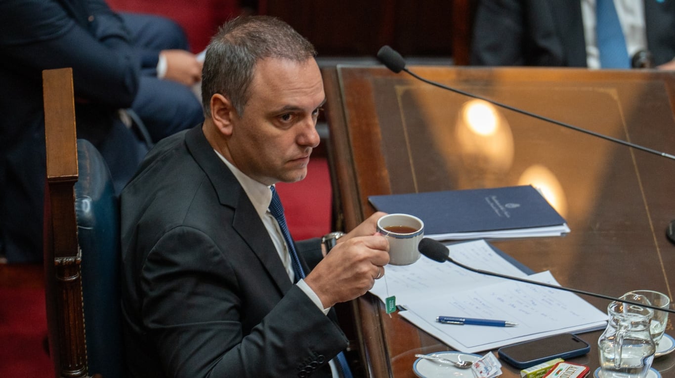 El jefe de Gabinete, Manuel Adorni, se defendió de las acusaciones en su contra. Lo hizo meses atrás en el Congreso. (Foto: TN/Agustina Ribó)