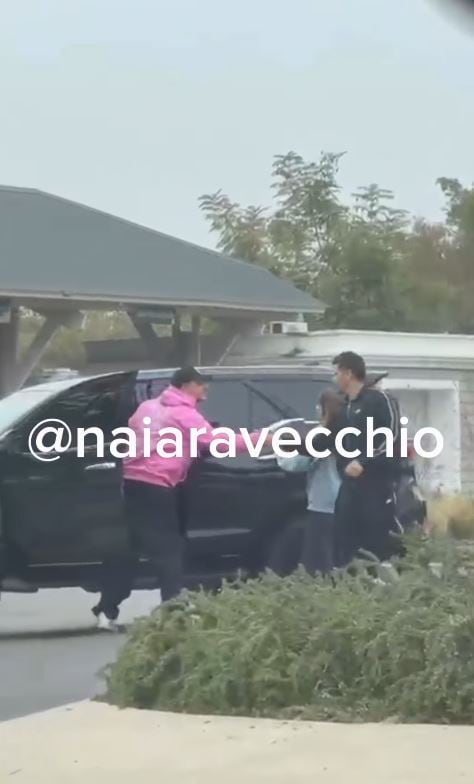 El saludo entre Mauro Icardi y Martín Migueles. (Foto: Instagram / @naiaravecchio).