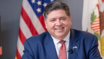 La ley de JB Pritzker contra OpenAI, Anthropic y otras empresas de IA: “Necesitamos protección”