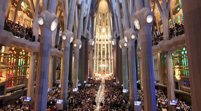 Visita del papa León XIV, en directo | El Papa oficia en la Sagrada Familia una misa con la presencia de los Reyes, Sánchez y varios ministros