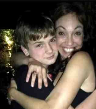 Ernestina Pais junto a su hijo Benicio