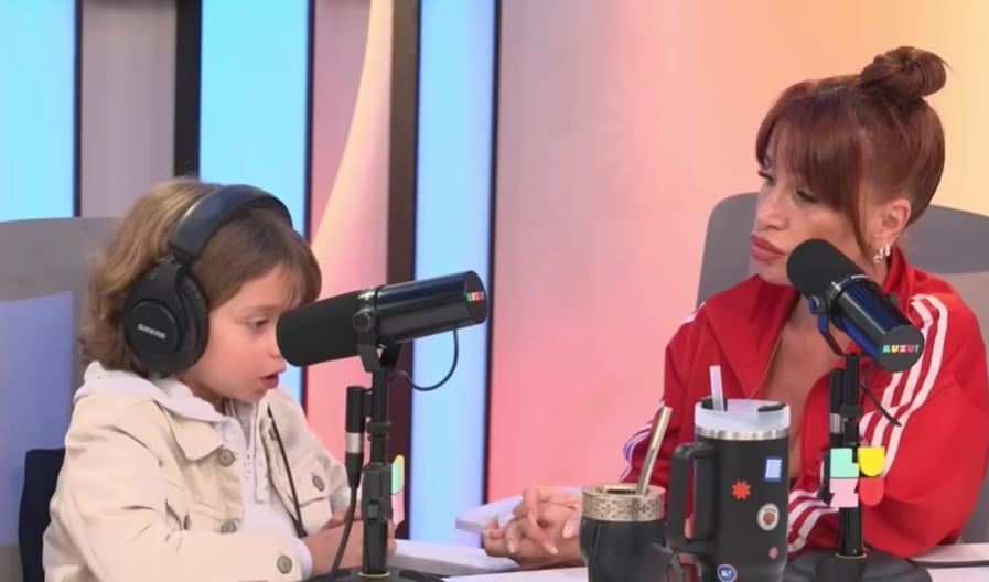 Florencia Peña junto a su hijo Felipe (Foto: Captura youtube)